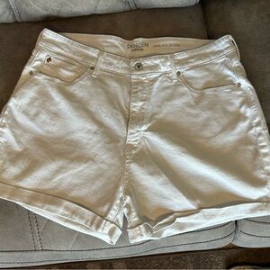 Denizen from Levi's White High-Rise Shorts size 18